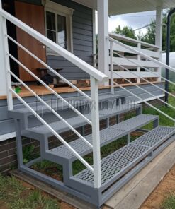 Alternative view of Крыльцо с металлической сеткой ПВЛ