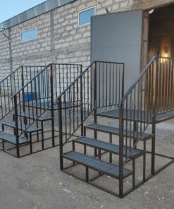 Крыльцо с металлической сеткой ПВЛ